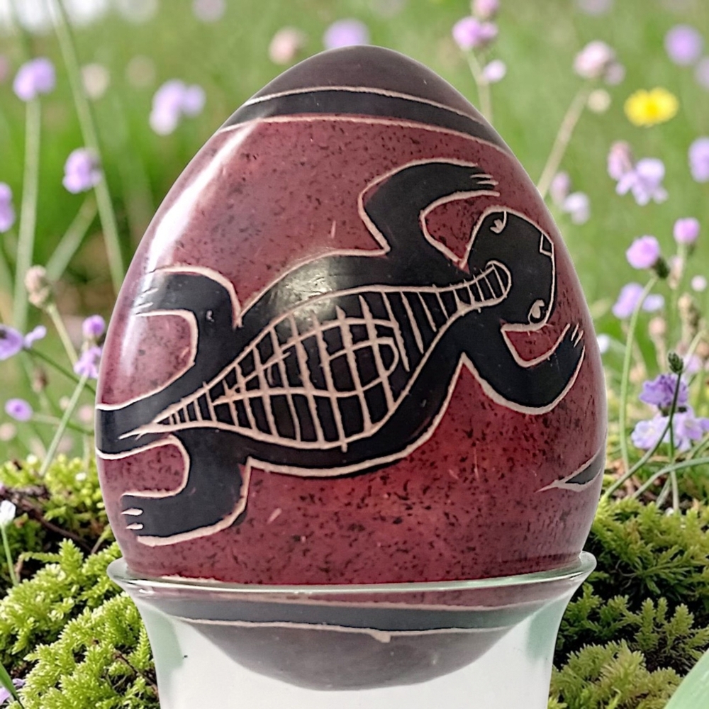 Kenya Soapstone Egg Paperweight Lizard Gecko Hand Carved Tribal Ethnic African‎